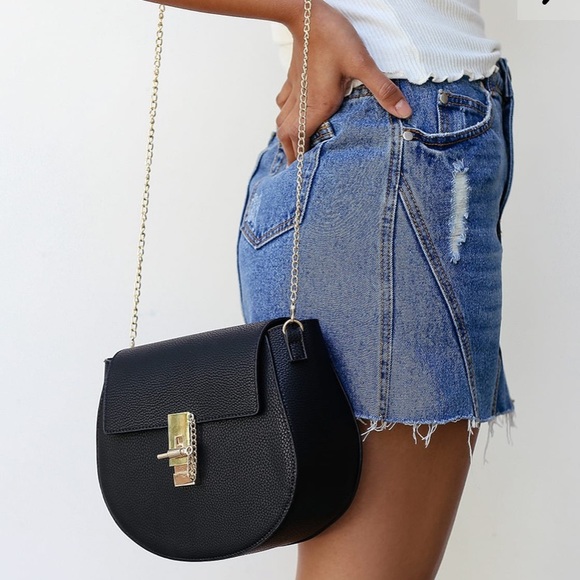Lulus Handbags - Lulus Black Purse